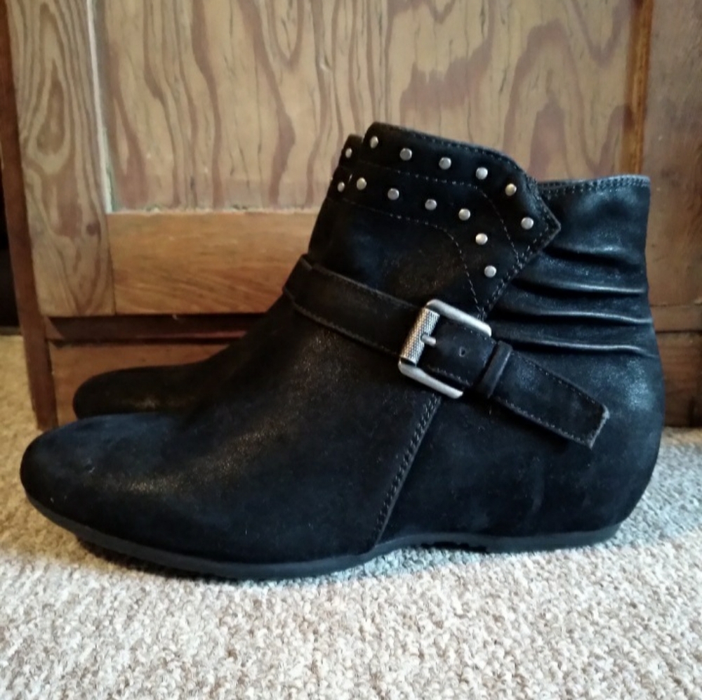 Women's Rebound Peri Black Faux Suede with Wedge Insole and Studs Sz 7.5 EUC